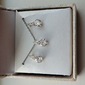 Matching necklace and earrings set - silver